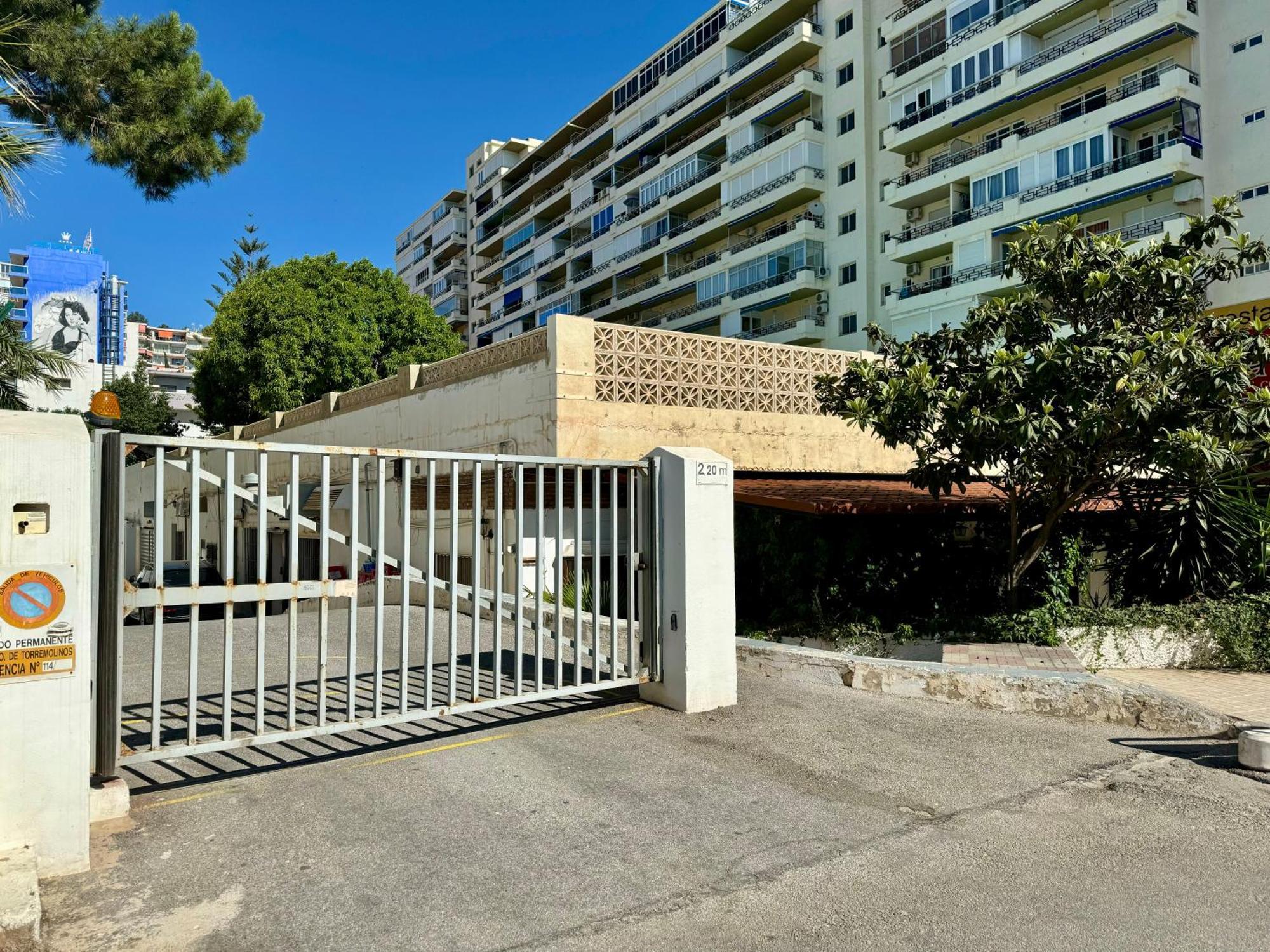 En Carihuela Con Vistas Y Plaza De Garaje, Nucleo Cristal Appartement Torremolinos Kamer foto